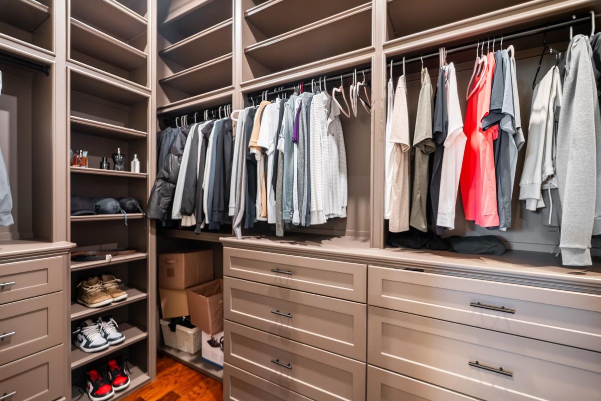 Interior, Walk-in Closets, Wood Texture Flooring