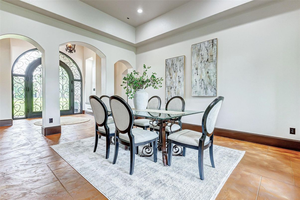 Dining room, Interior, Recessed Lighting