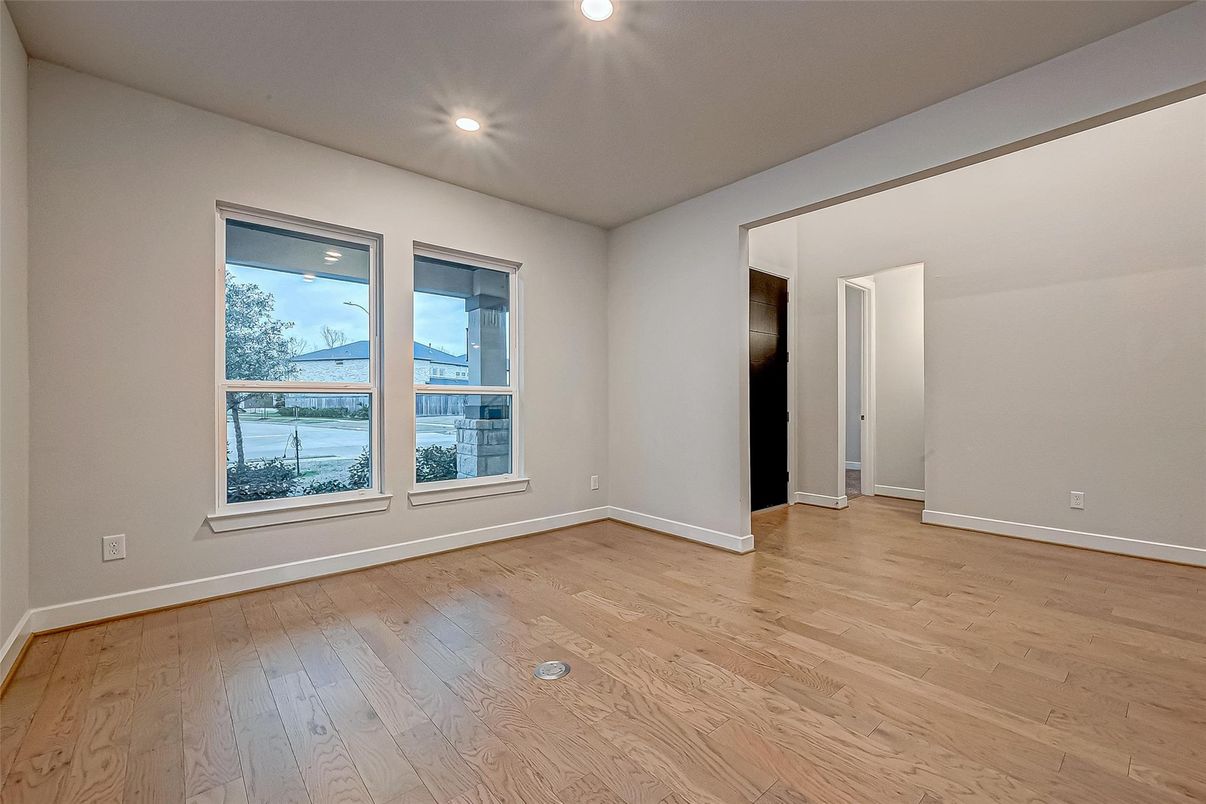 Empty room, Interior, Recessed Lighting, Wood Texture Flooring