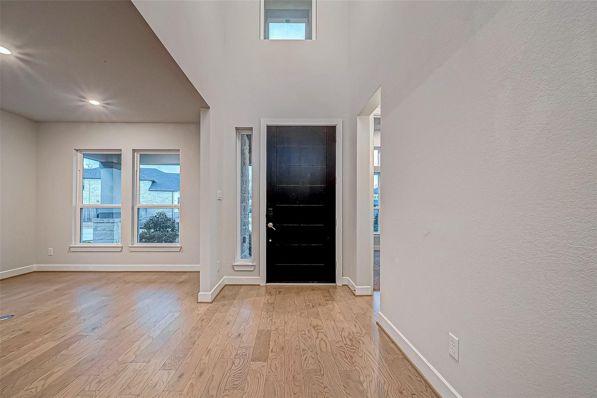 Interior, Recessed Lighting, Wood Texture Flooring
