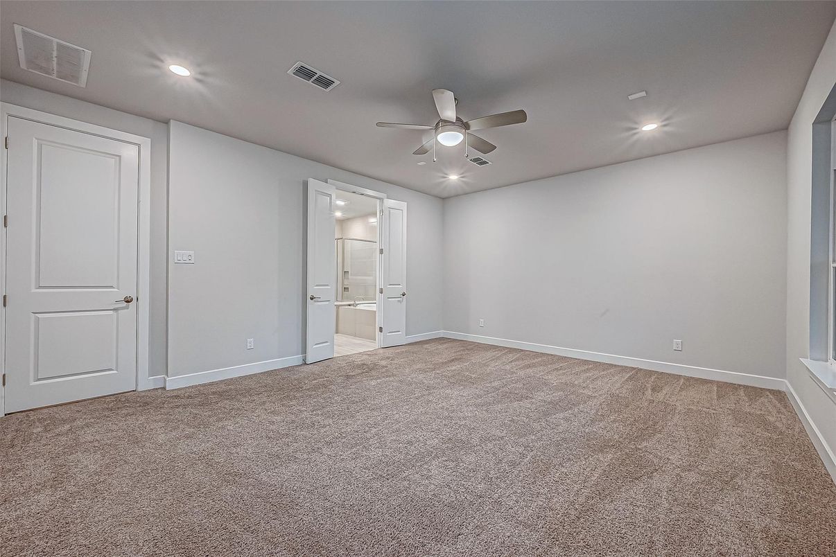 Empty room, Interior, Recessed Lighting
