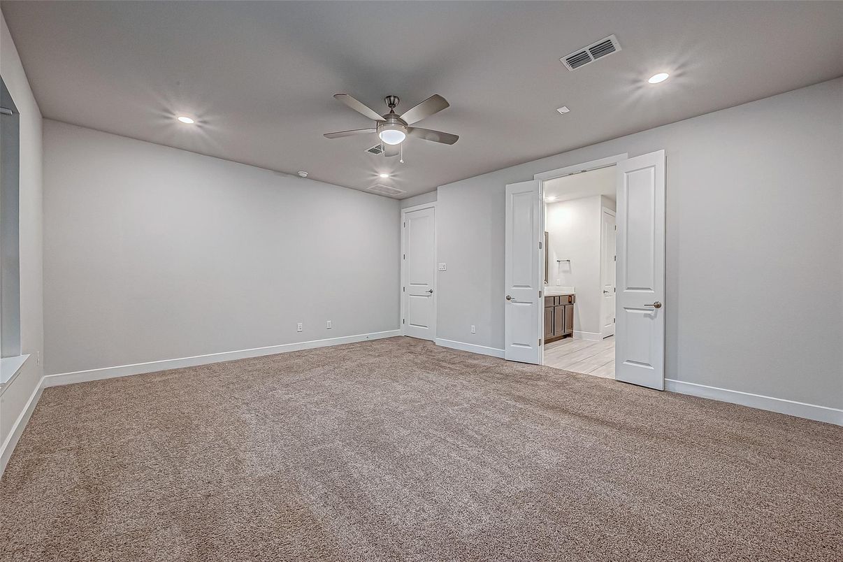 Empty room, Interior, Recessed Lighting