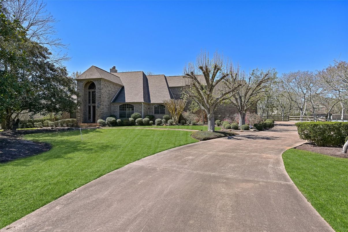 Backyard, Exterior, Facade, French Provincial