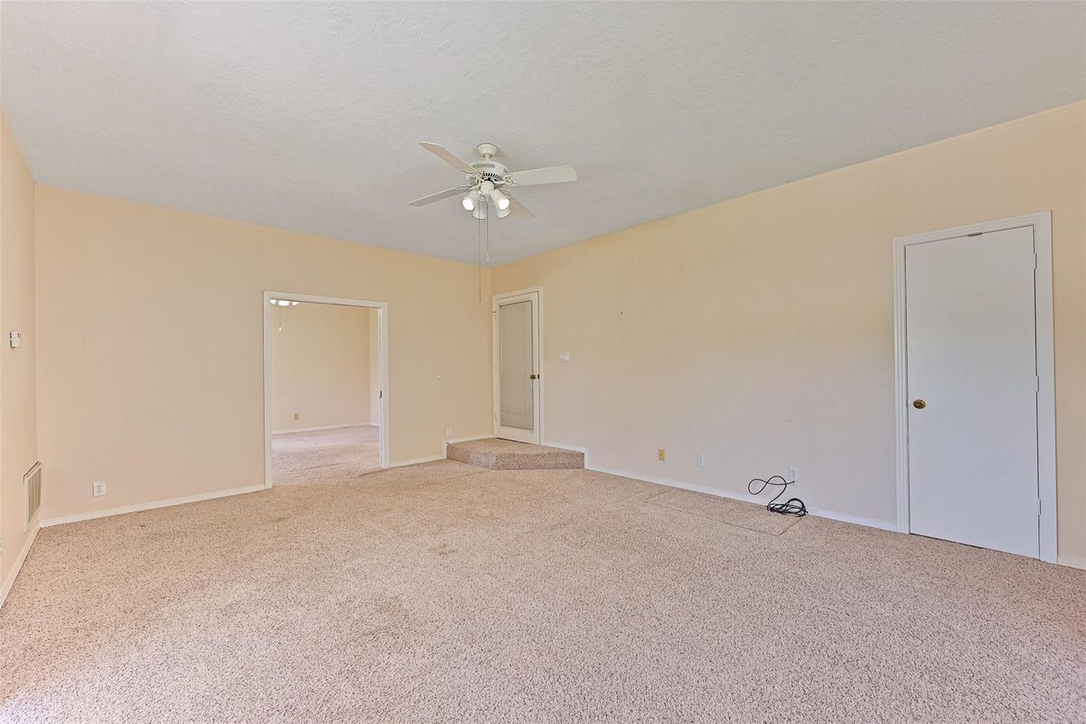 Empty room, Interior