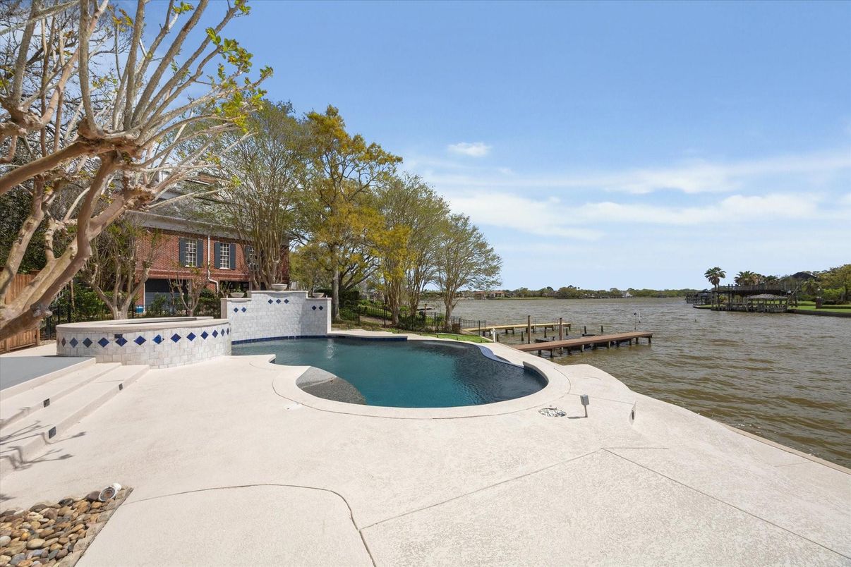 Exterior, Pool, Water