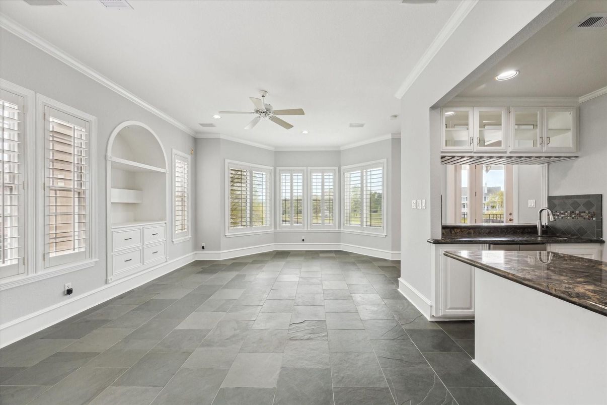 Empty room, Interior, Recessed Lighting
