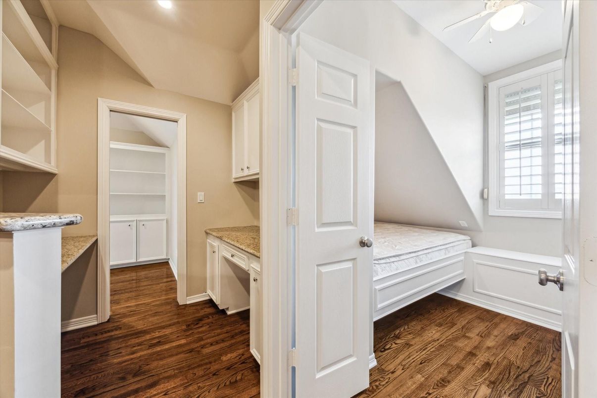 Interior, Recessed Lighting, Walk-in Closets, Wood Texture Flooring