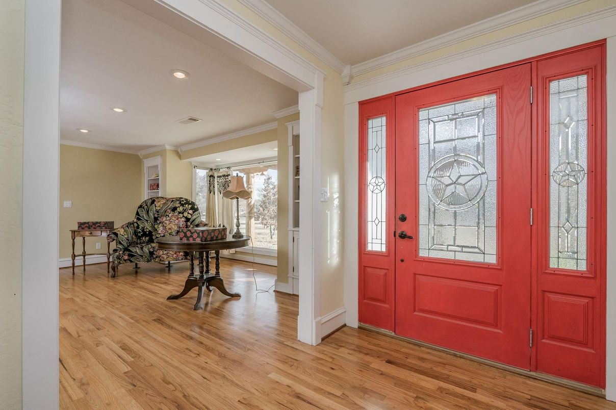 Interior, Recessed Lighting, Wood Texture Flooring
