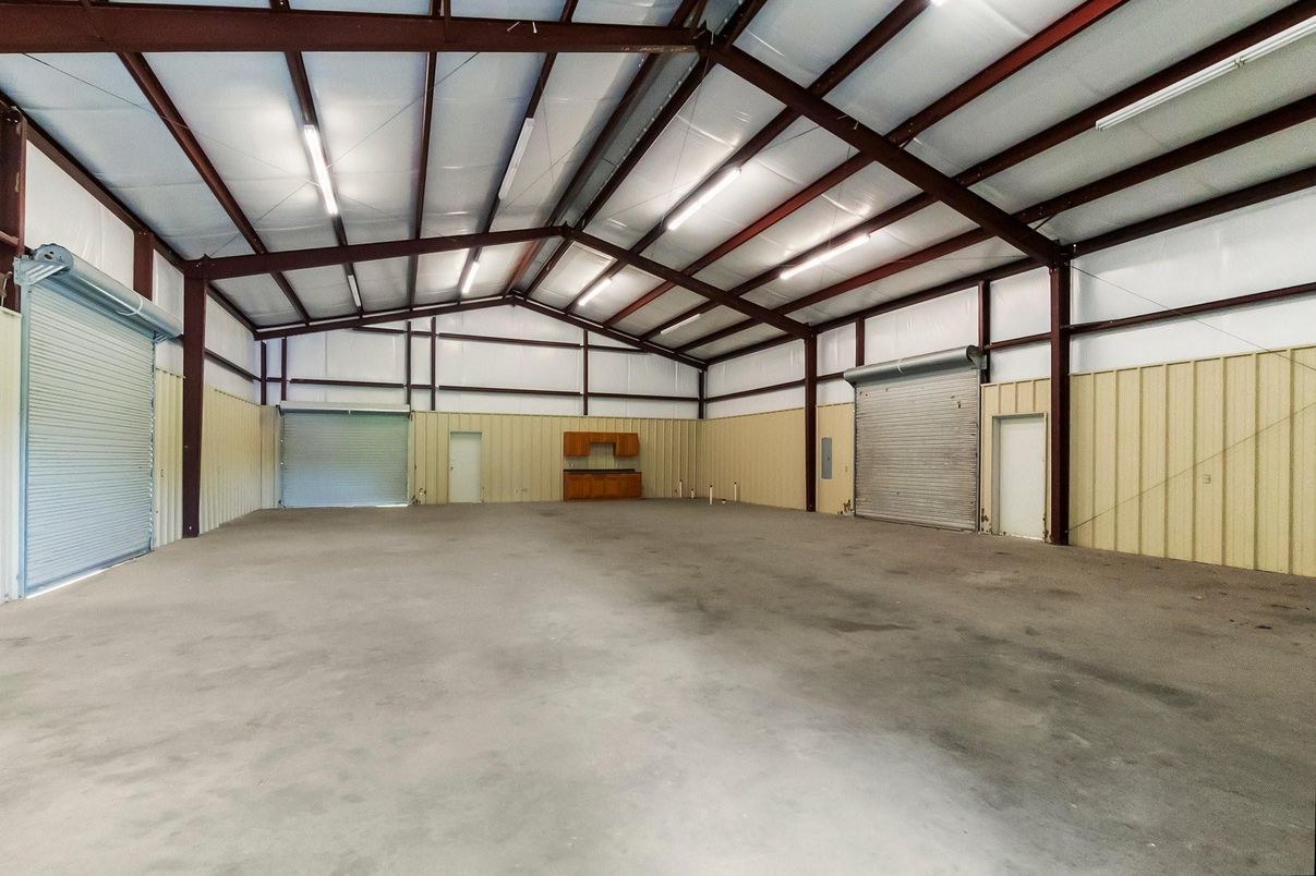 Garage, Interior, Wooden Beams