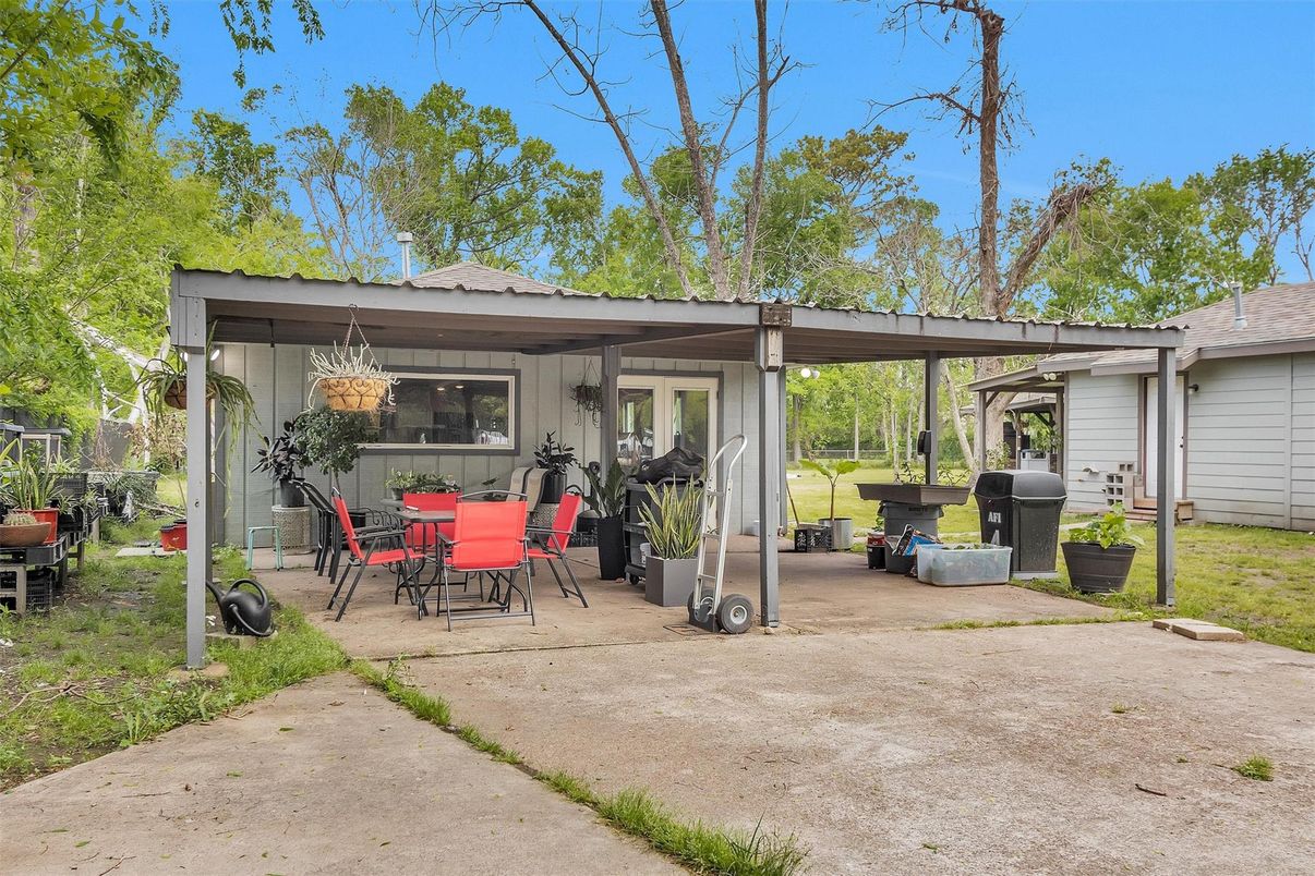 Backyard, Exterior
