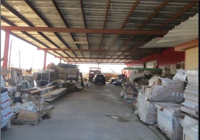 Garage, Interior, Wooden Beams