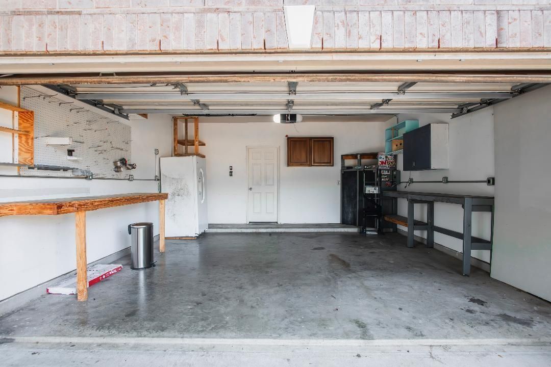 Garage, Interior
