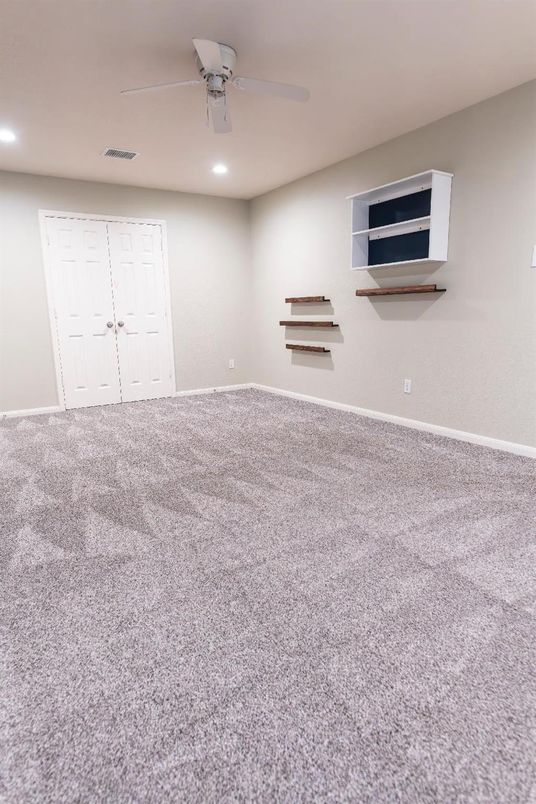 Empty room, Interior, Recessed Lighting