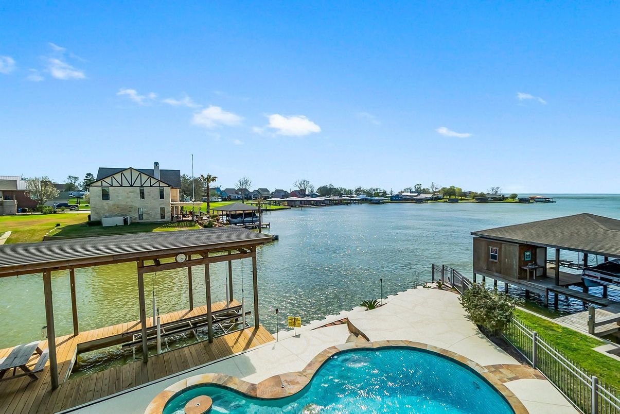 Exterior, Pool, Water