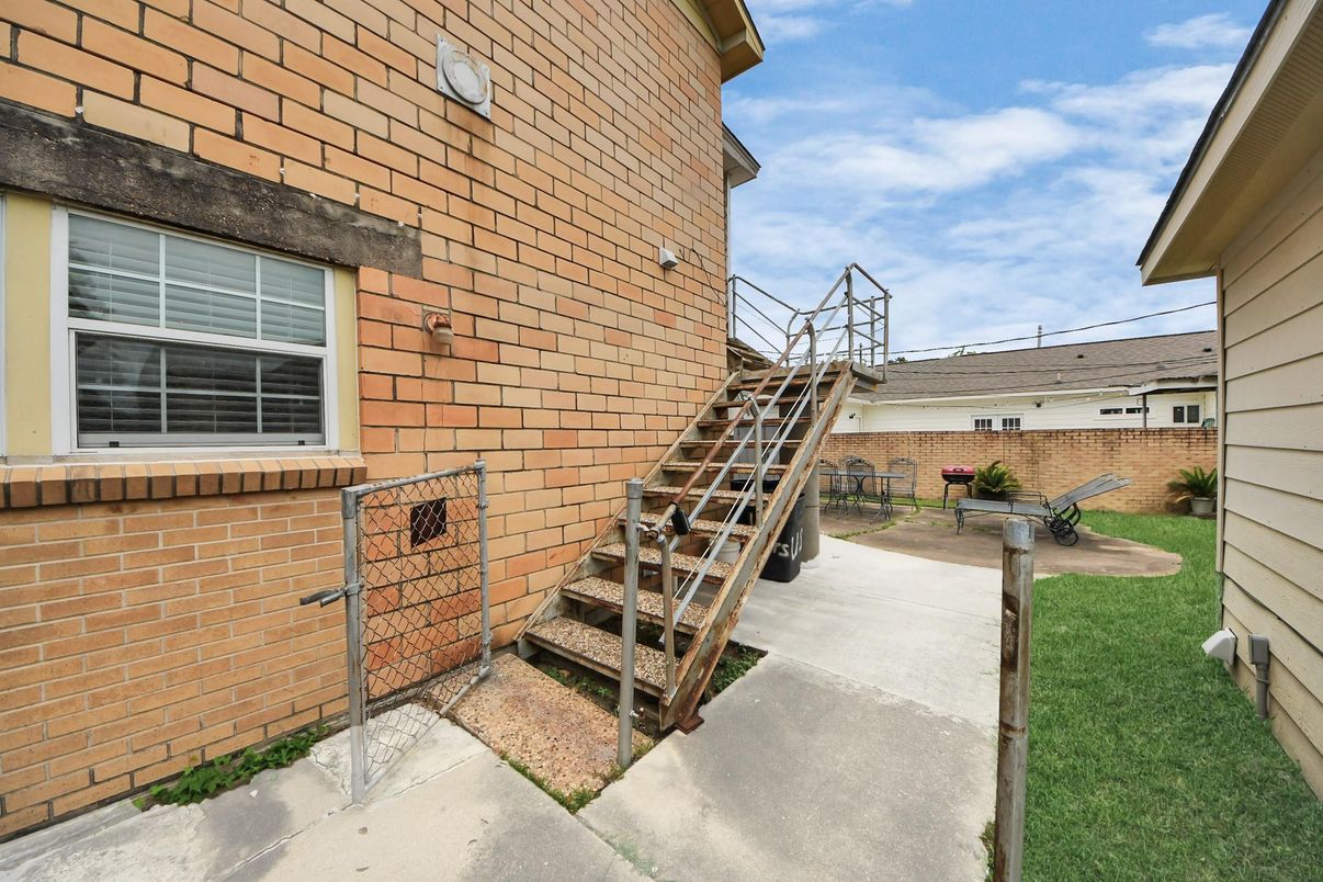 Backyard, Exterior
