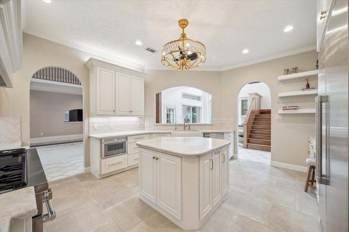 Chandelier, Interior, Kitchen, Recessed Lighting, Stainless Steel Appliances