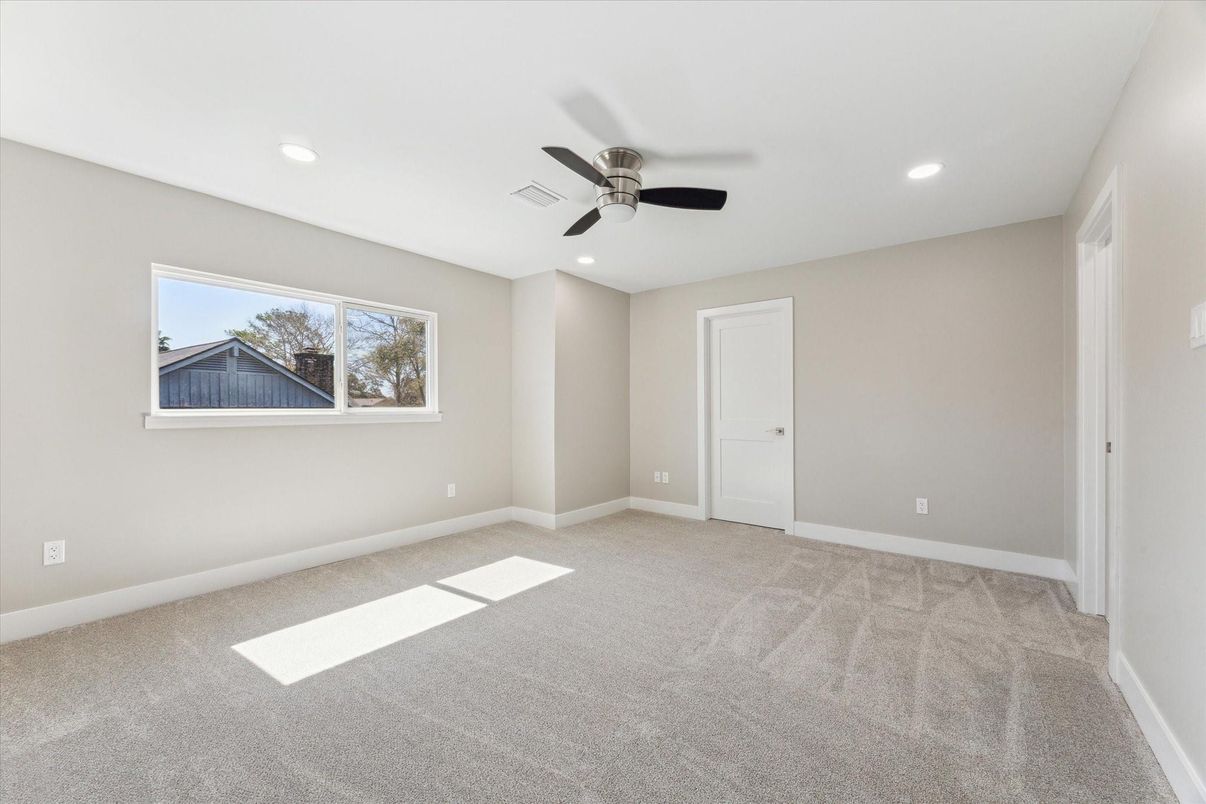 Empty room, Interior, Recessed Lighting