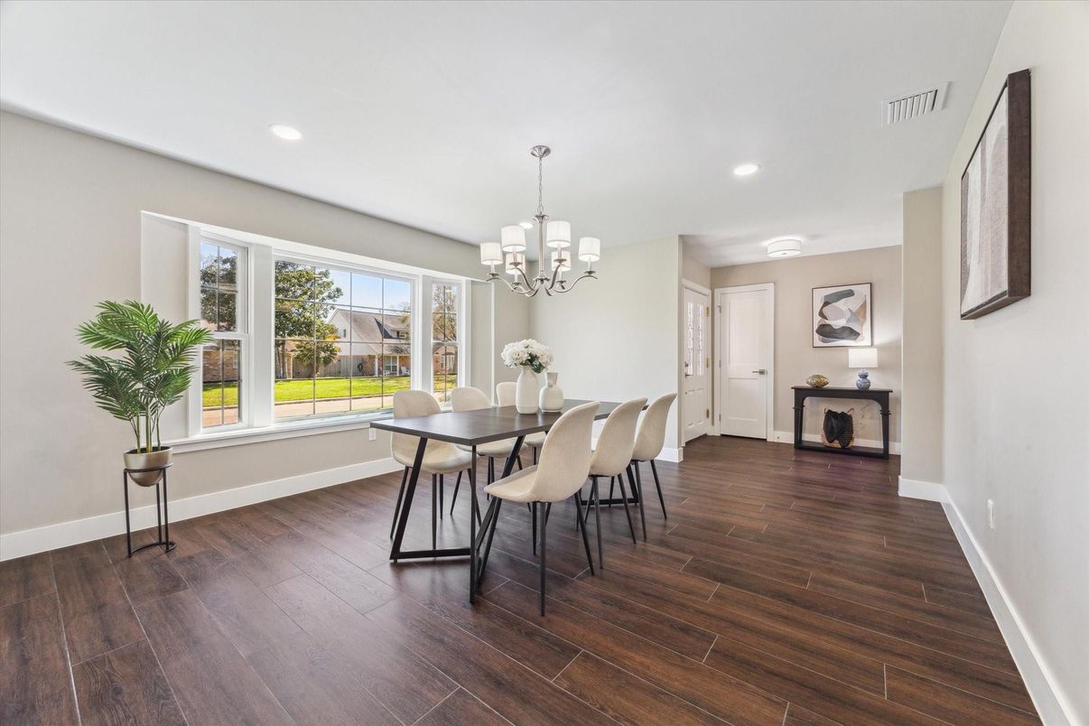 Chandelier, Dining room, Interior, Recessed Lighting, Wood Texture Flooring