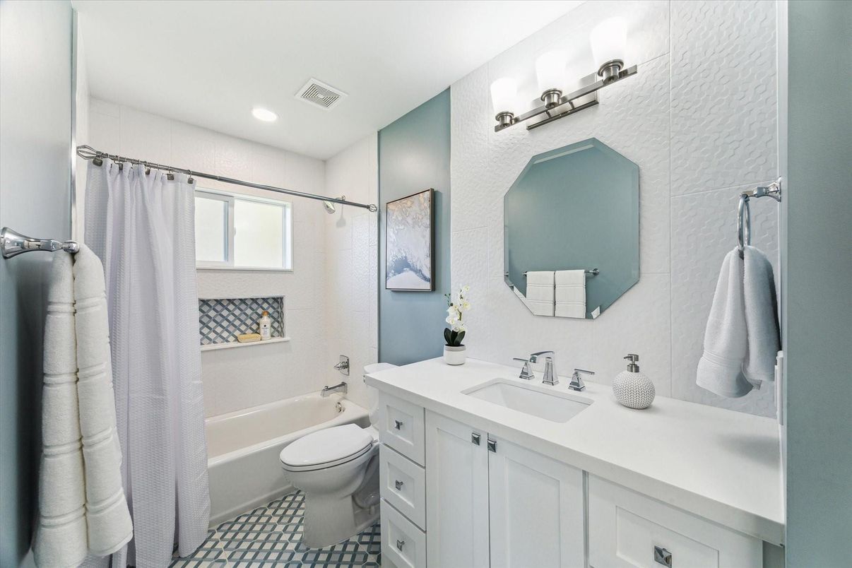 Bathroom, Interior, Recessed Lighting