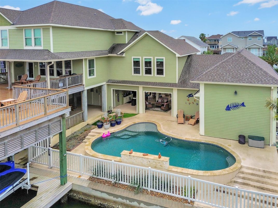Exterior, Pool