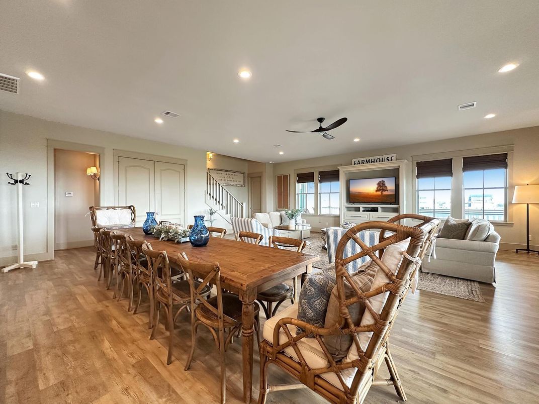 Dining room, Interior, Living room, Recessed Lighting, Wood Texture Flooring