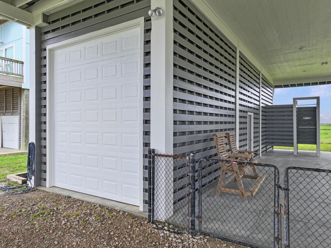 Detached Garage, Exterior