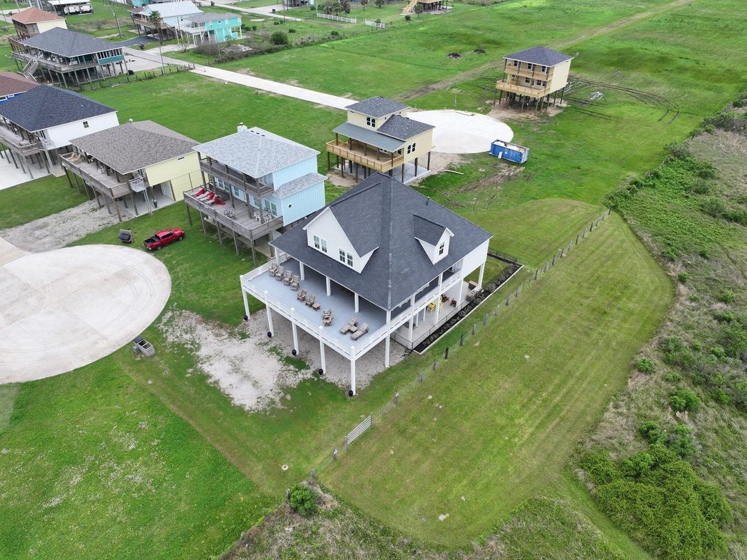 Exterior, Drone