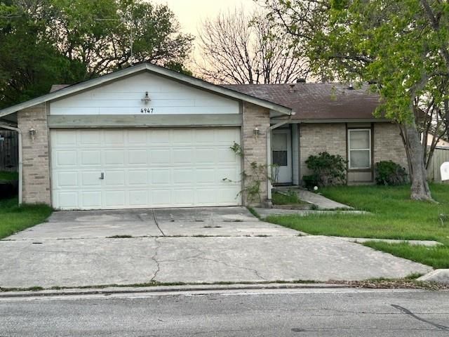 Attached, Exterior, Facade, Ranch