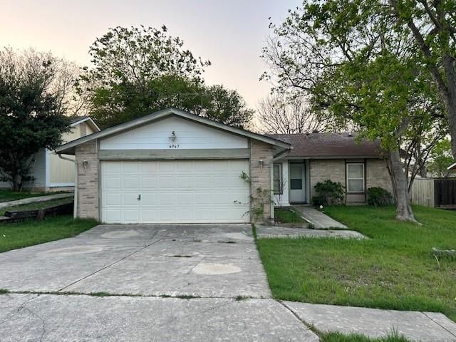 Attached, Exterior, Facade, Ranch