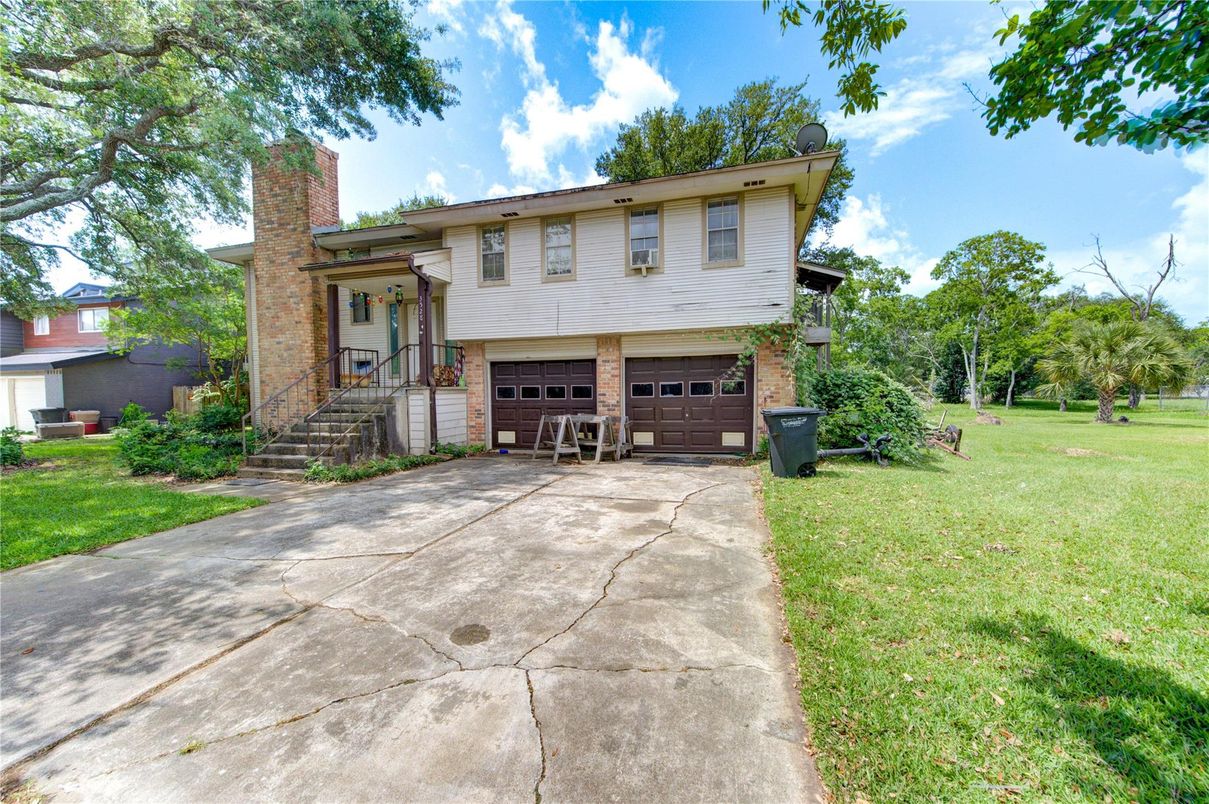 Attached, Backyard, Exterior, Facade, Split Level