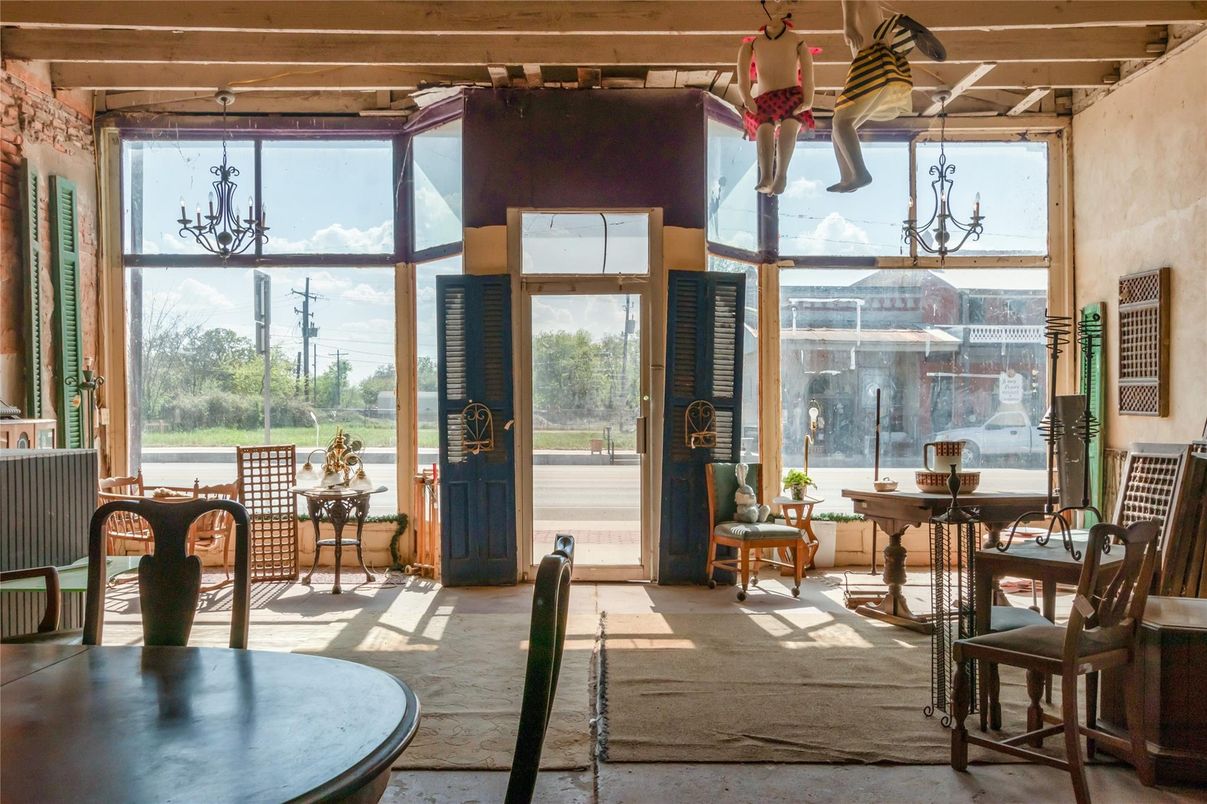 Chandelier, Dining room, Interior, Sun Room