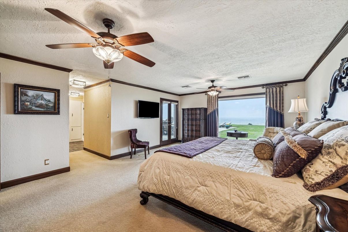 Bedroom, Interior, Water