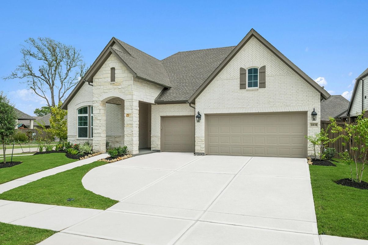 Attached, Exterior, Facade, Brick Traditional