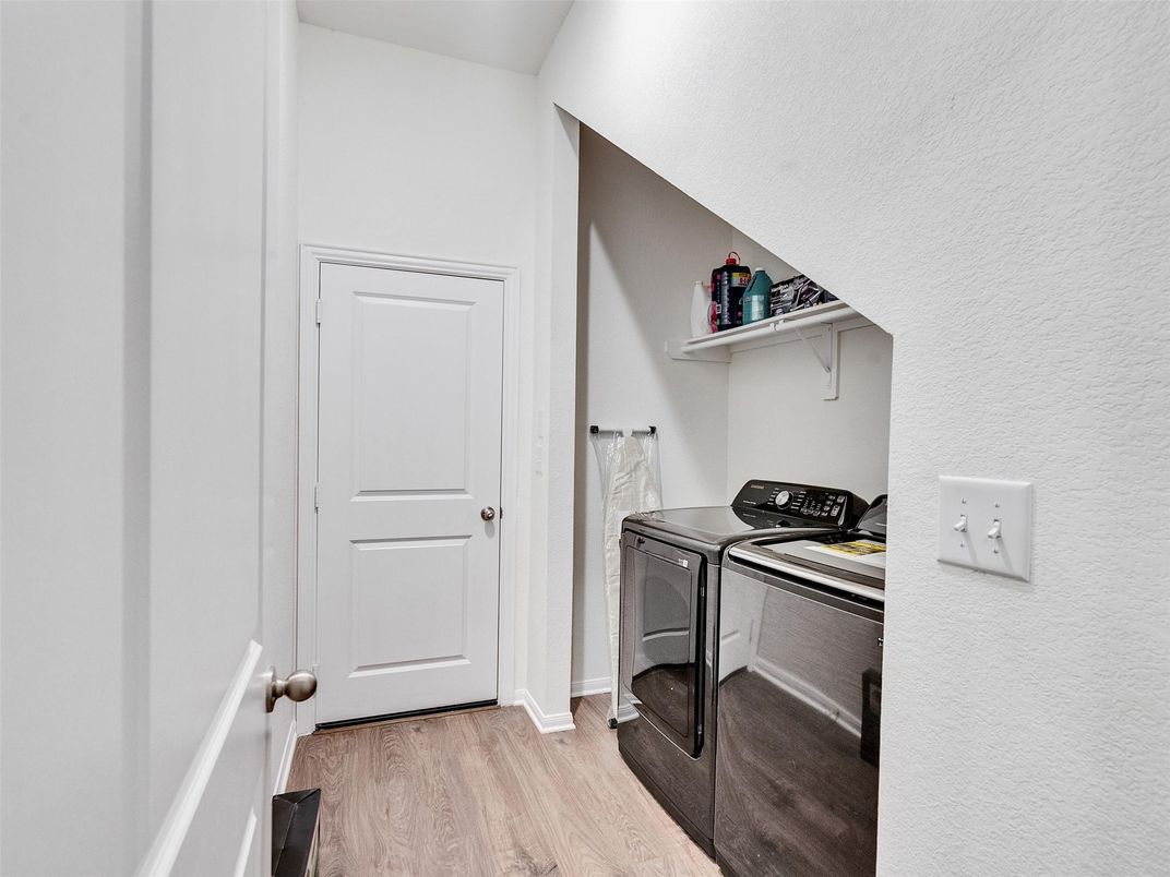 Interior, Washer, Wood Texture Flooring