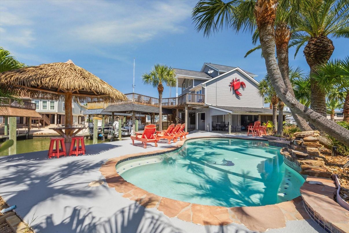 Exterior, Pool