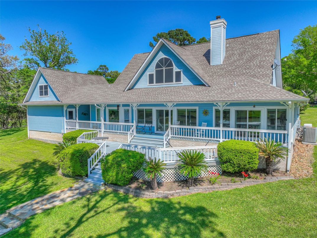 Backyard, Exterior, Facade, Cape Cod