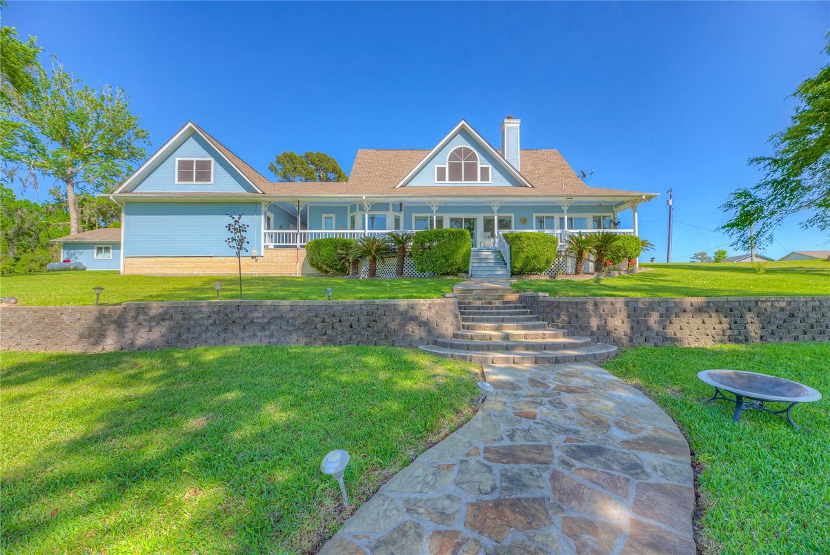 Backyard, Exterior, Facade, Ranch
