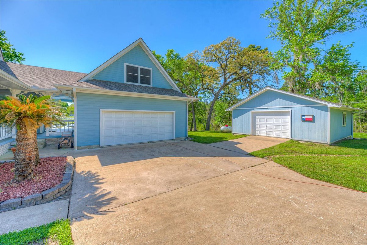 Detached Garage, Exterior