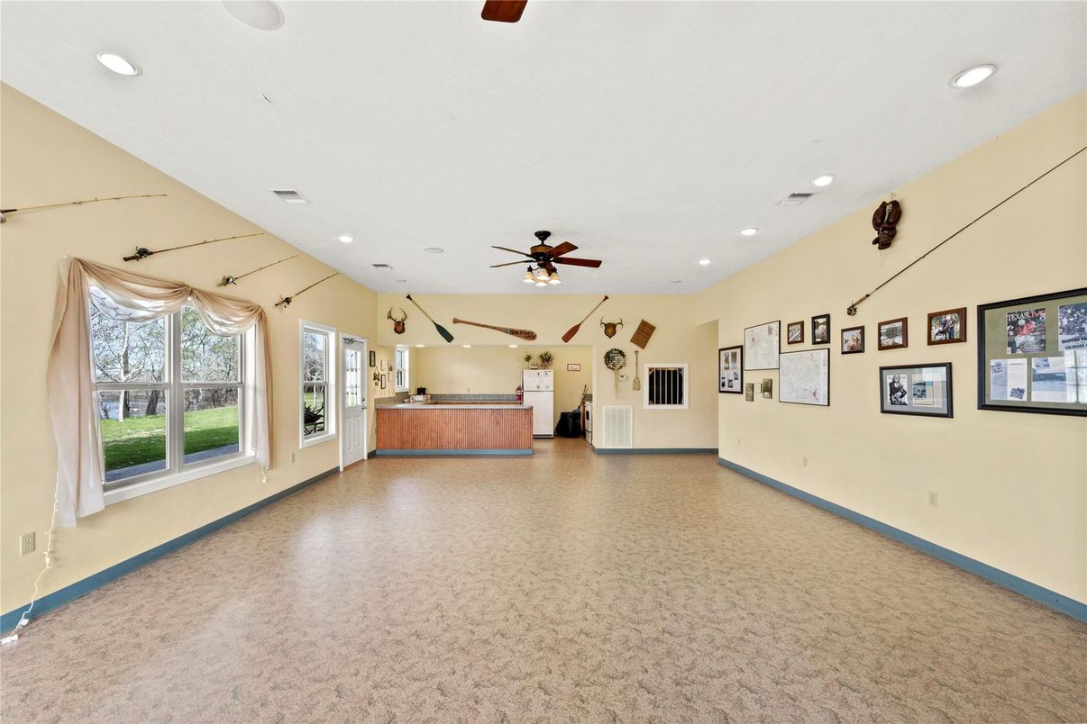 Empty room, Interior, Recessed Lighting