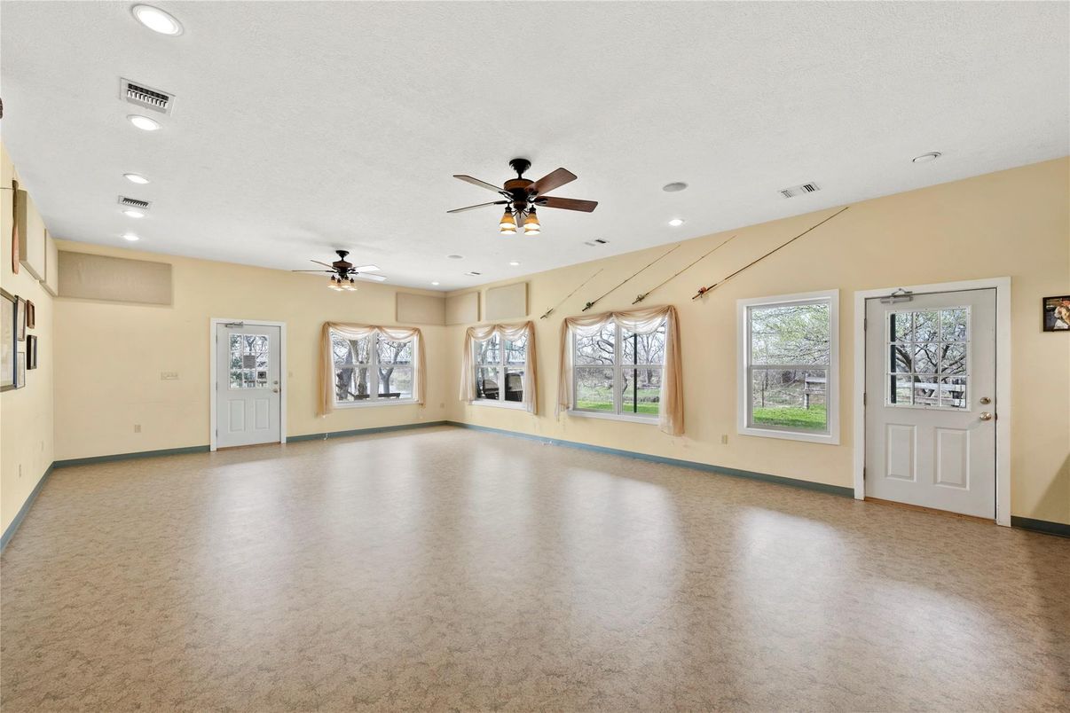 Empty room, Interior, Recessed Lighting