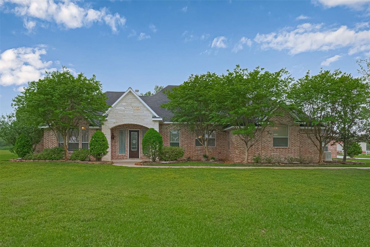 Backyard, Exterior, Facade, Brick Facade, French Provincial