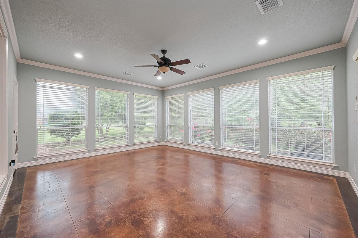Empty room, Interior, Recessed Lighting