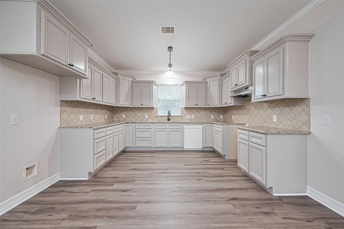 Interior, Kitchen, Pendant Lights, Wood Texture Flooring