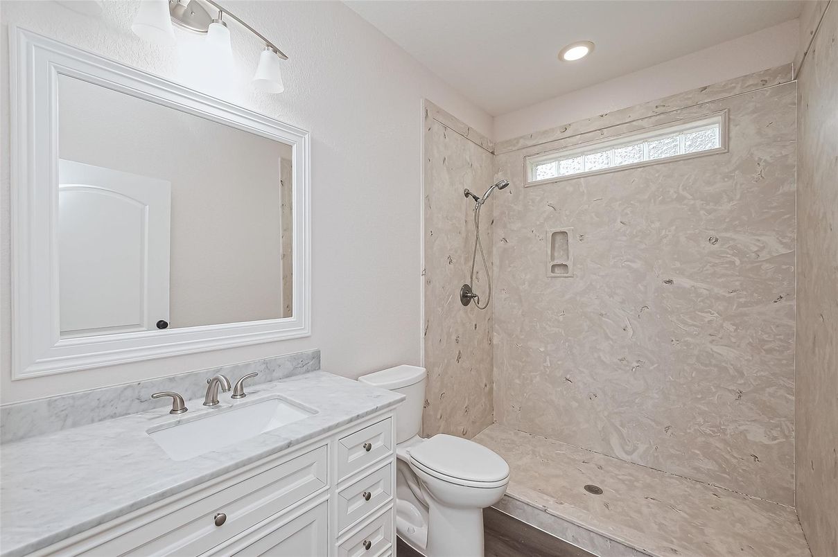 Bathroom, Interior, Recessed Lighting