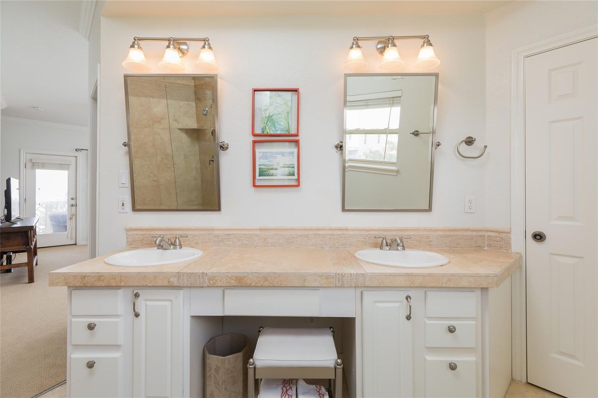 Bathroom, Dual Sink Vanities, Interior