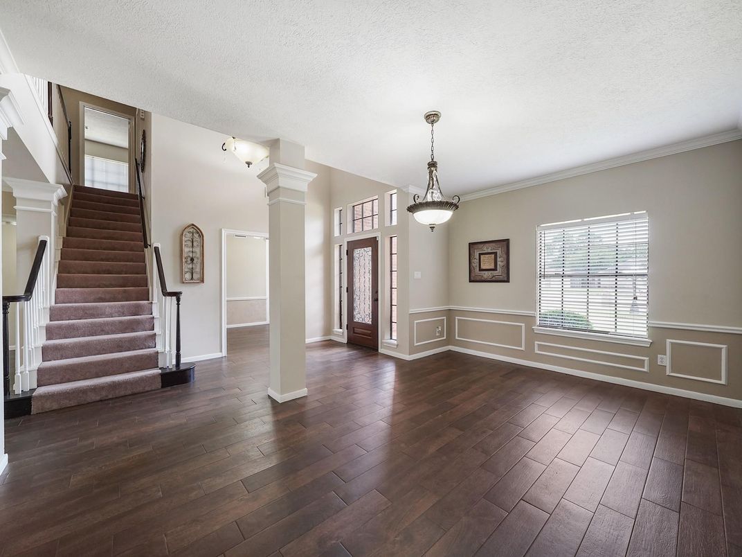 Interior, Pendant Lights, Wood Texture Flooring