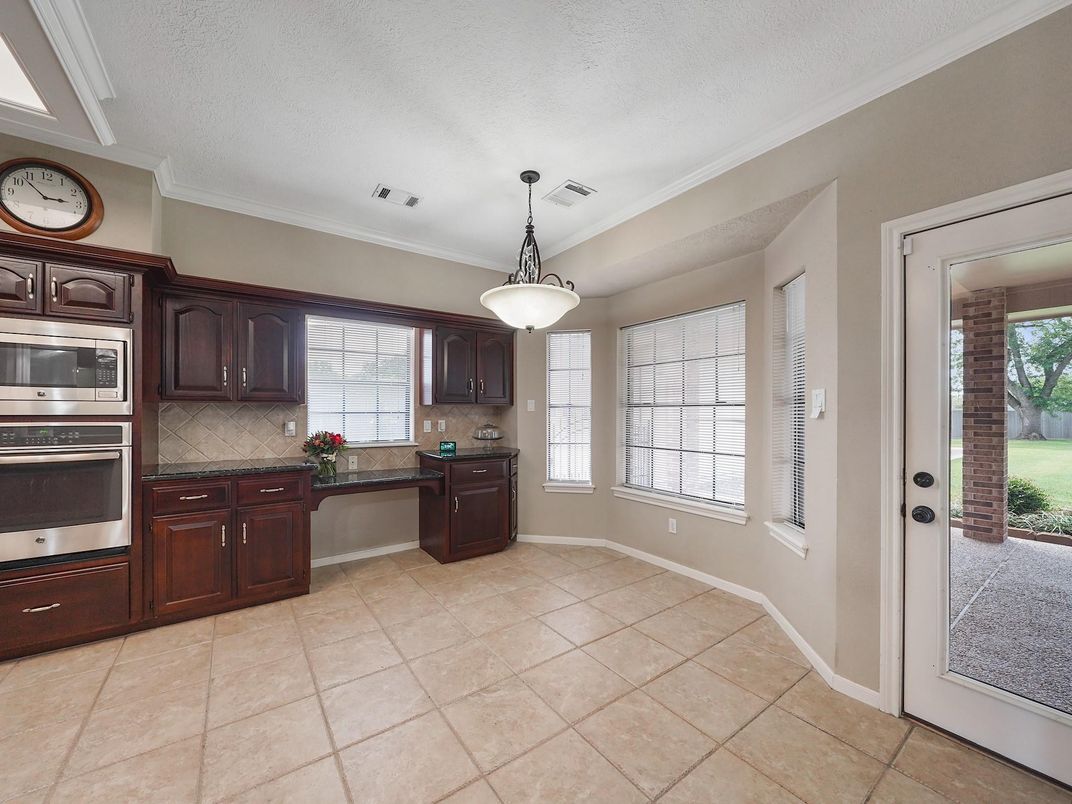 Interior, Kitchen, Pendant Lights, Stainless Steel Appliances