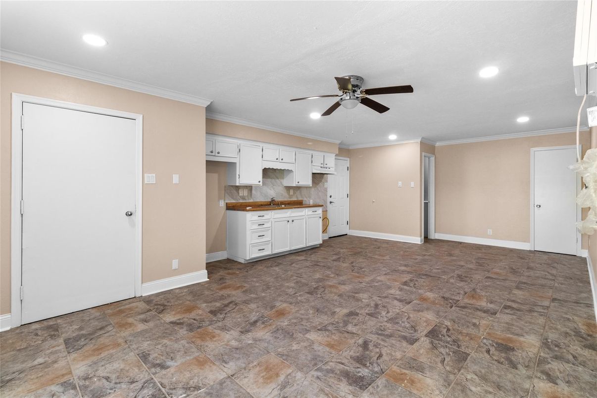 Empty room, Interior, Kitchen, Recessed Lighting