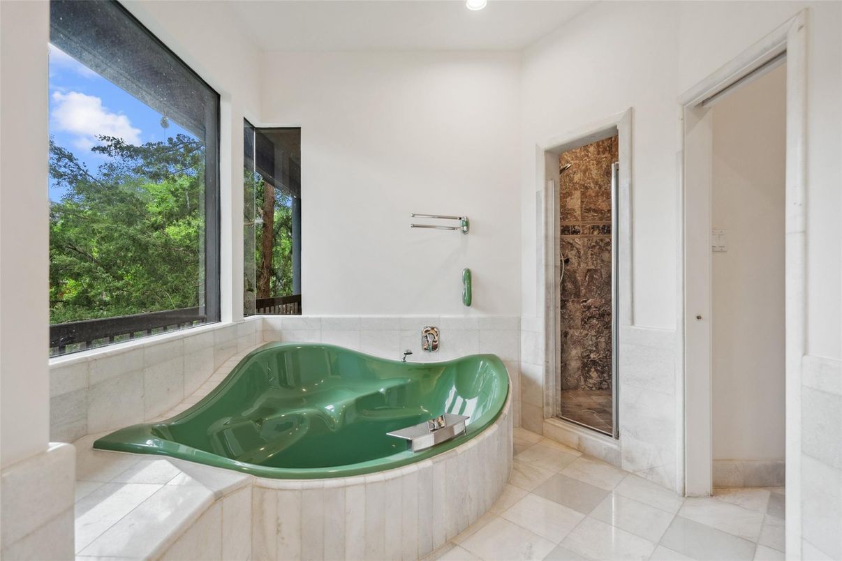 Bathroom, Hot Tub, Interior, Recessed Lighting