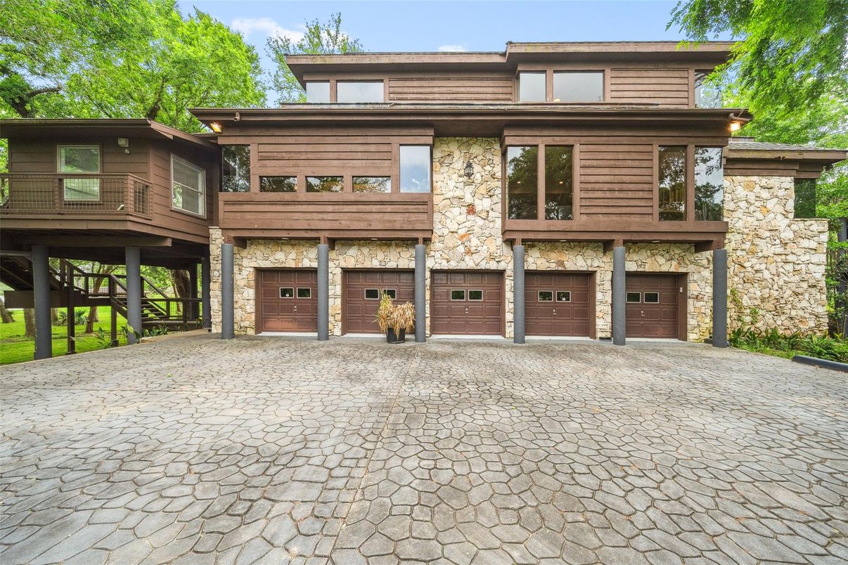 Attached, Exterior, Facade, Modern